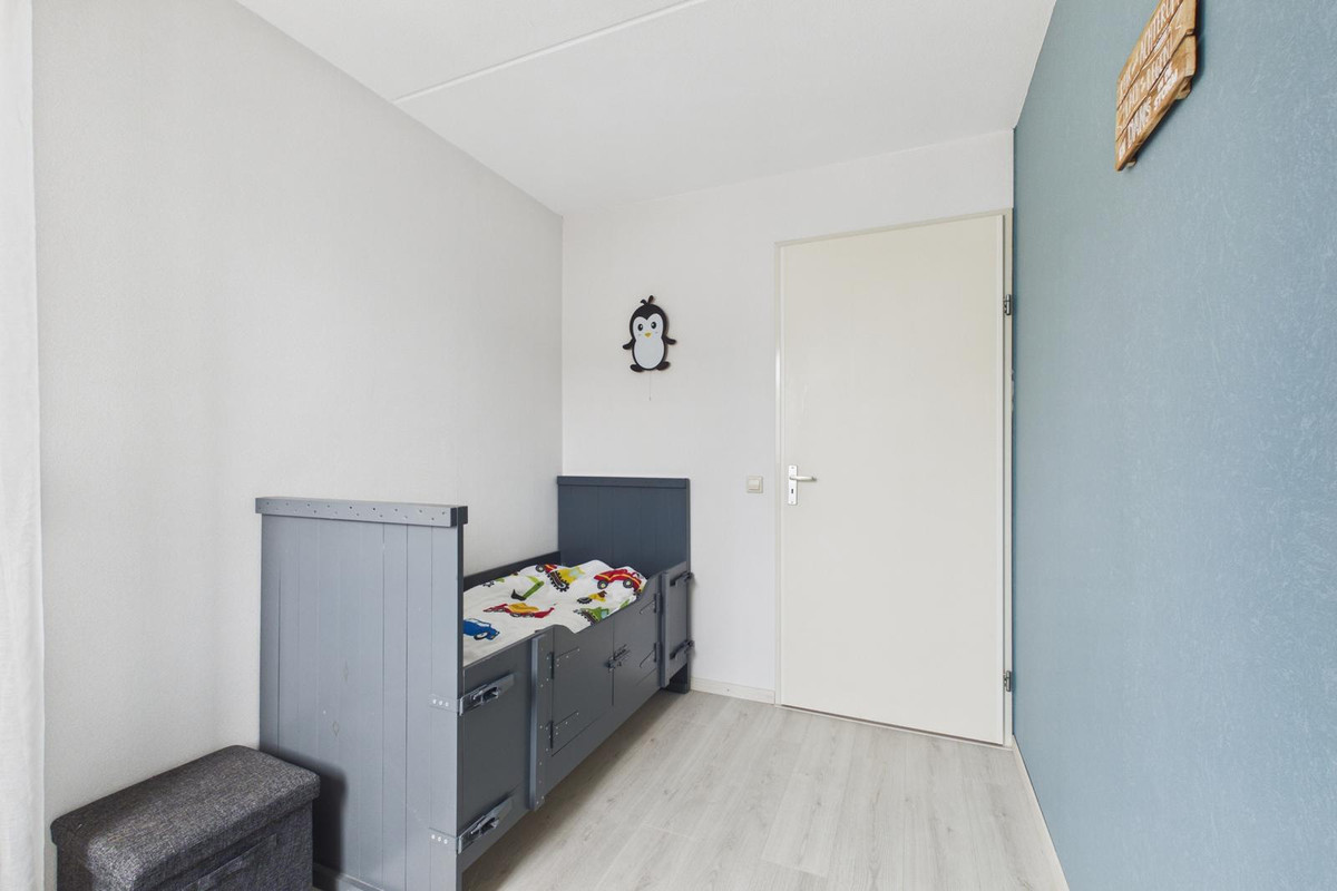 Tussenwoning te koop: Parelmoerboog 14, Terneuzen