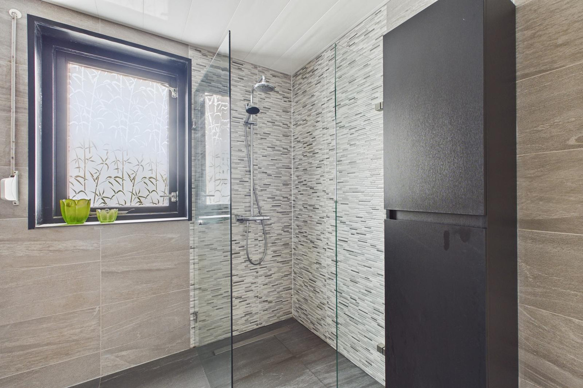 Tussenwoning te koop: Parelmoerboog 14, Terneuzen