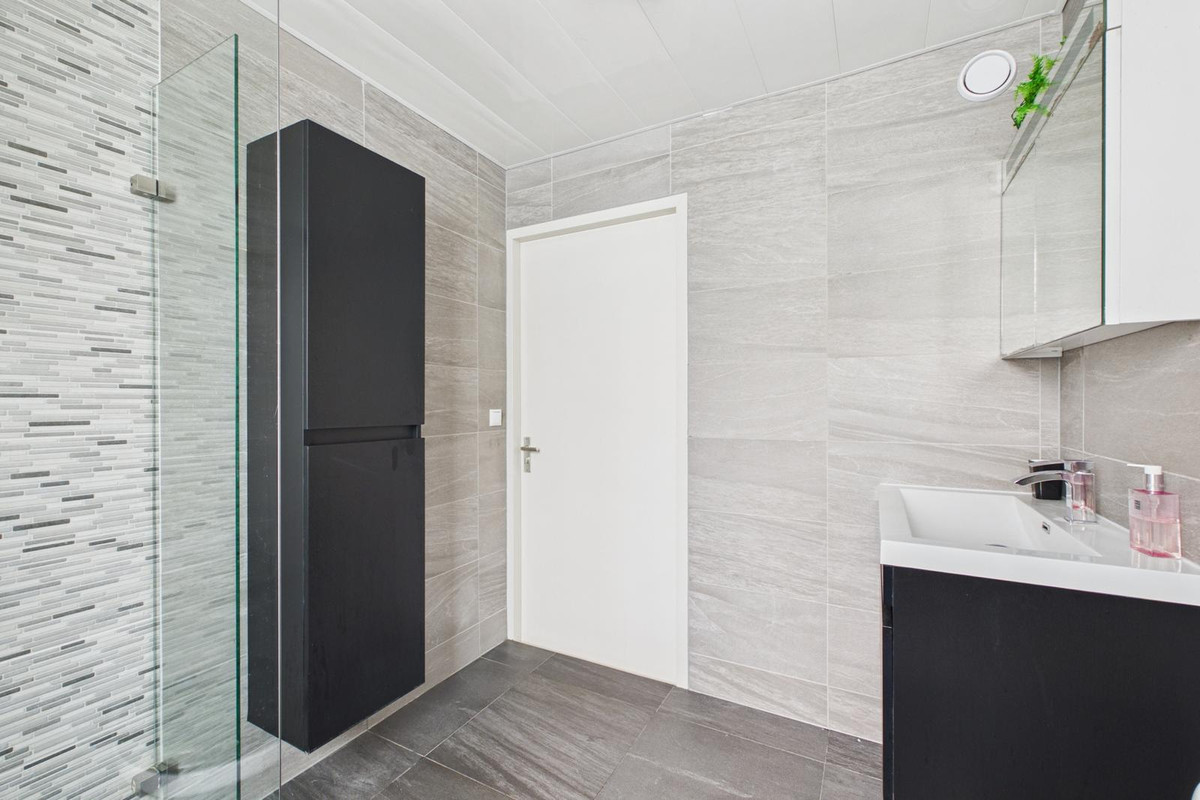 Tussenwoning te koop: Parelmoerboog 14, Terneuzen