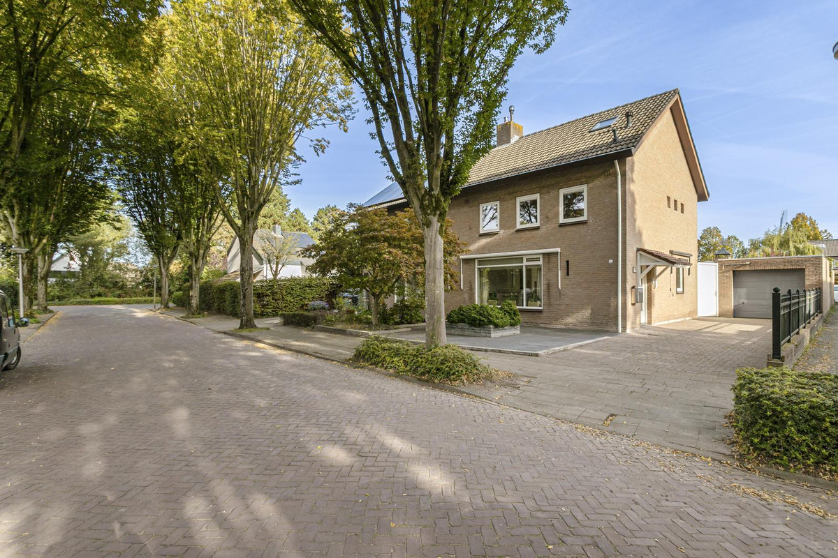 Twee-onder-één-kap te koop: Wiek 66, Ulvenhout