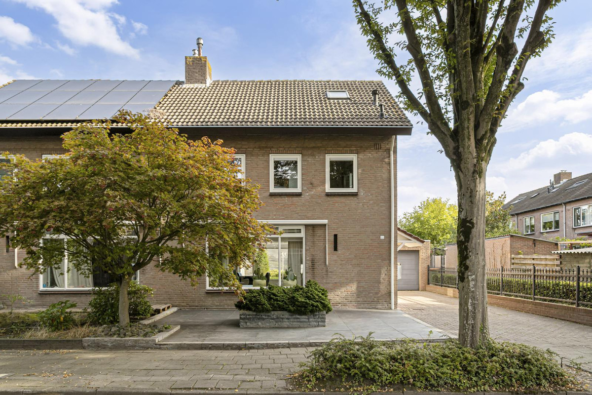 Twee-onder-één-kap te koop: Wiek 66, Ulvenhout