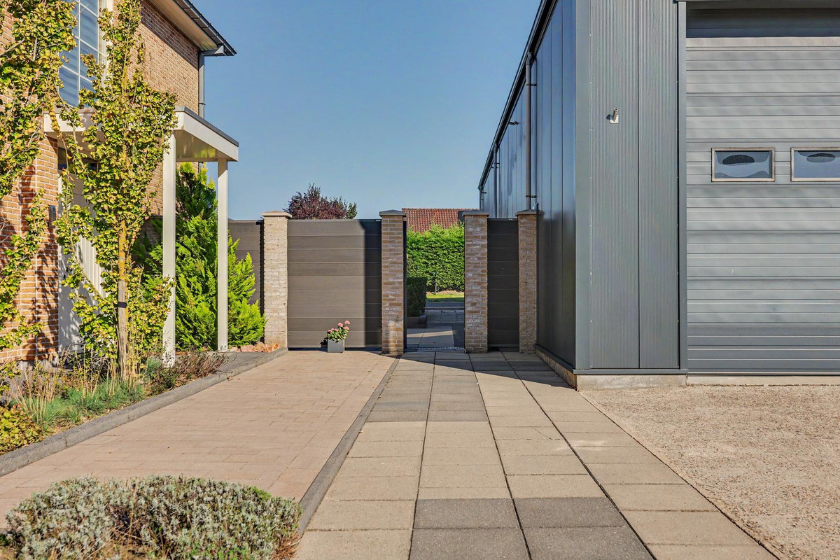 Vrijstaande woning te koop: Blauwhoefseweg 8, Kruiningen