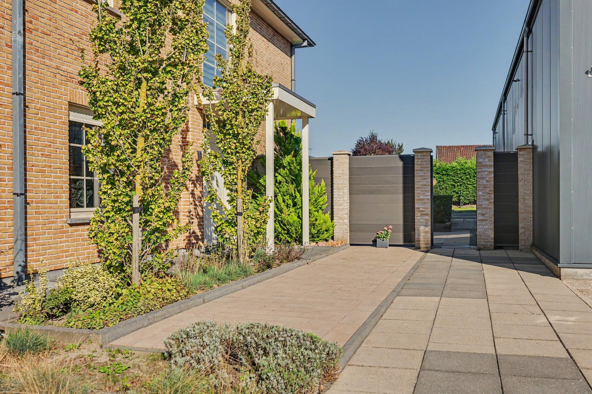 Vrijstaande woning te koop: Blauwhoefseweg 8, Kruiningen