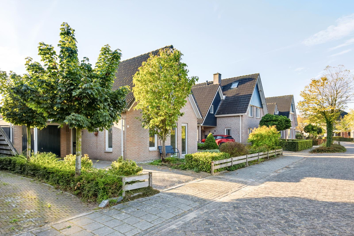 Vrijstaande woning te koop: Leeuwerikstraat 1, Lichtenvoorde