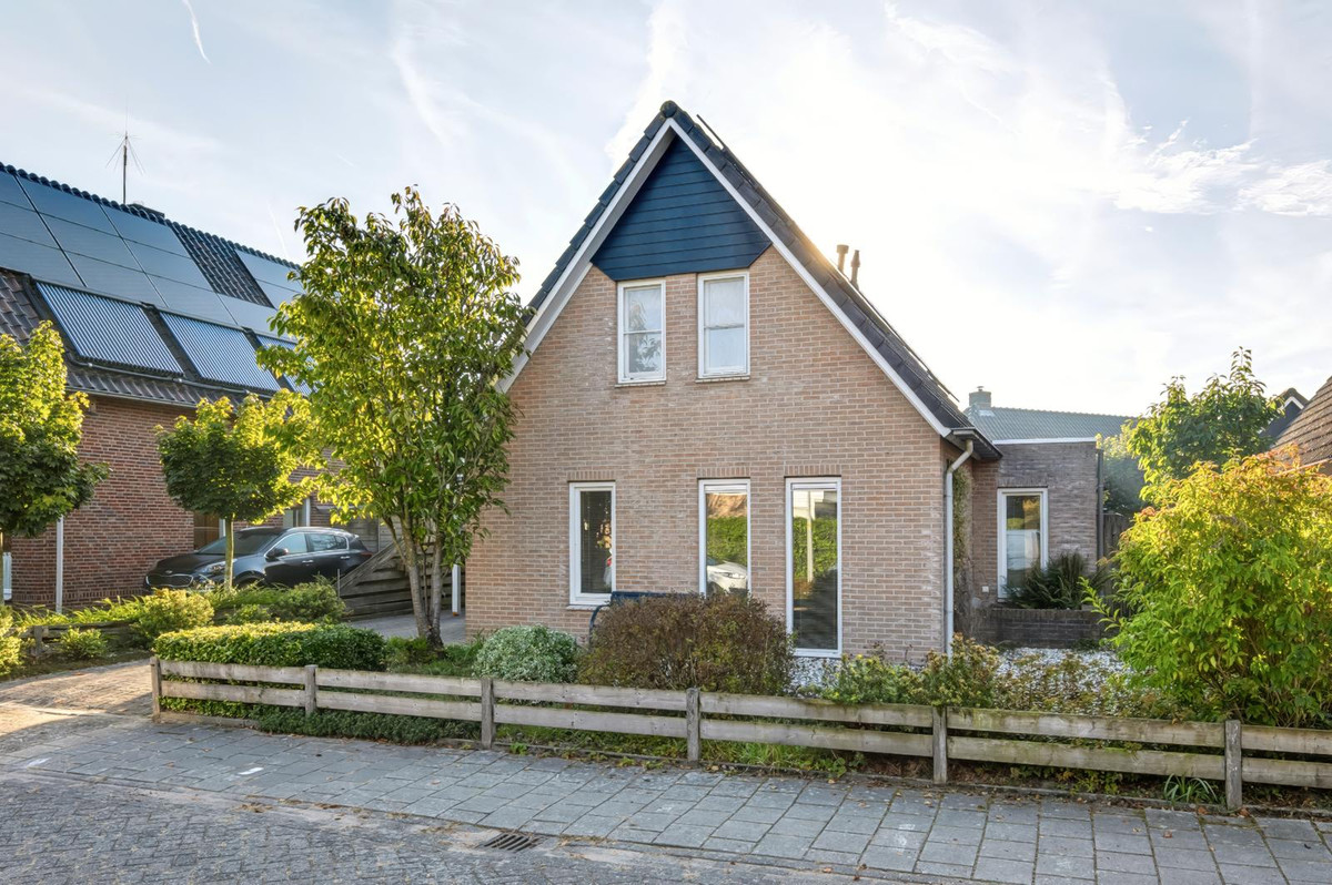 Vrijstaande woning te koop: Leeuwerikstraat 1, Lichtenvoorde