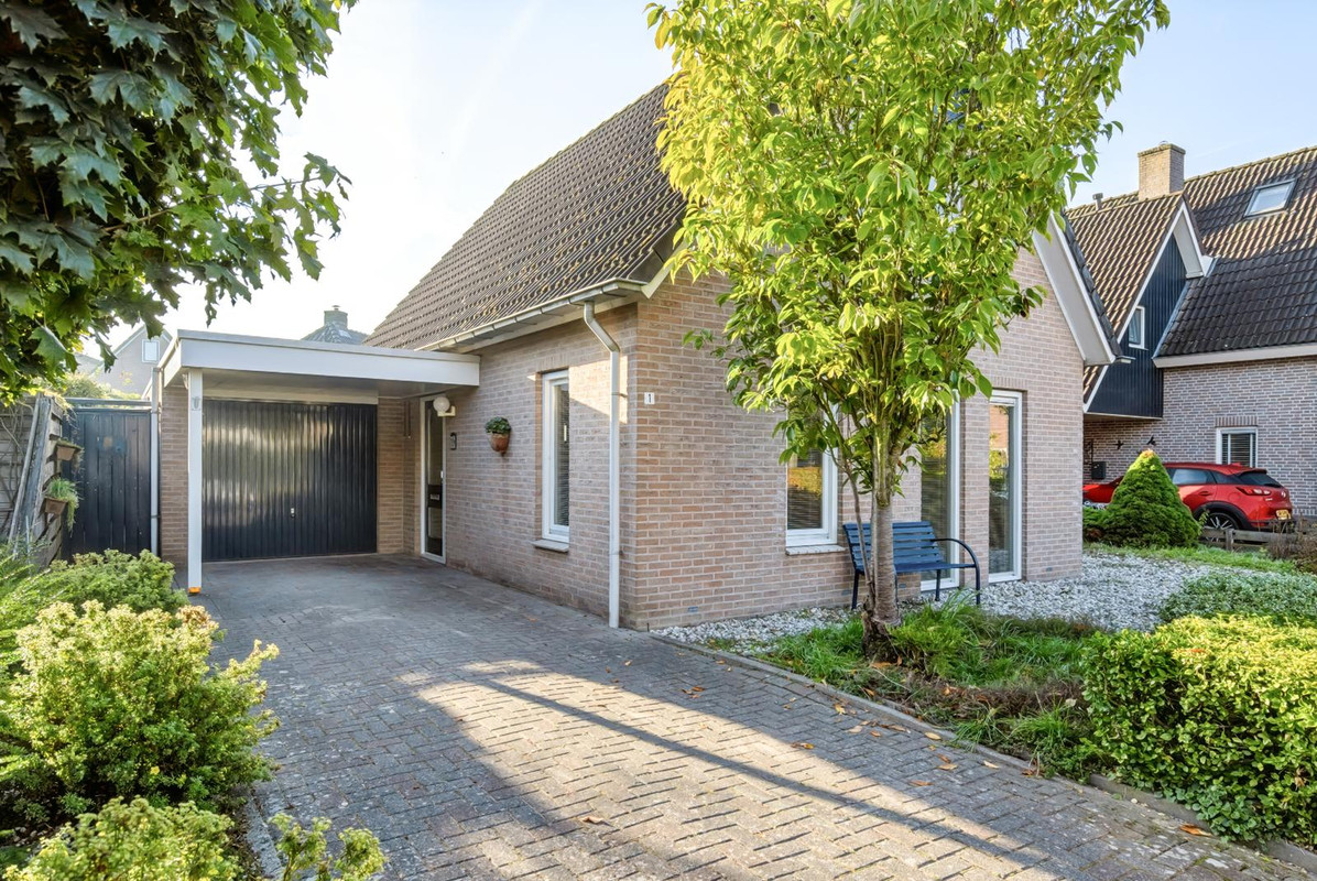 Vrijstaande woning te koop: Leeuwerikstraat 1, Lichtenvoorde