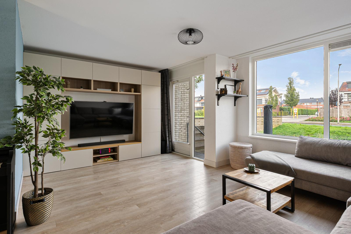 Tussenwoning te koop: van Swietenstraat 3, Kudelstaart