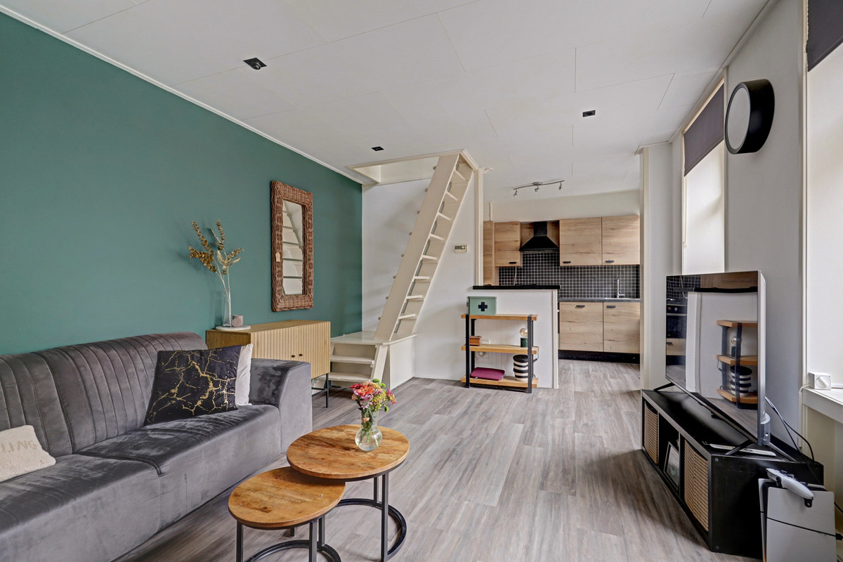 Tussenwoning te koop: Stationsweg 83, Sliedrecht