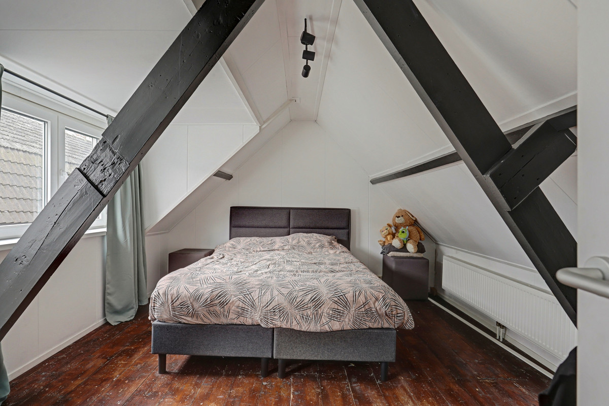 Tussenwoning te koop: Stationsweg 83, Sliedrecht