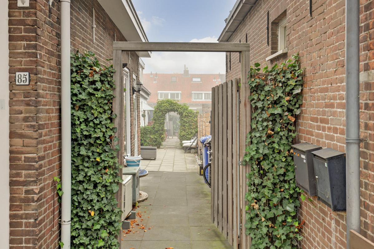 Tussenwoning te koop: Stationsweg 83, Sliedrecht