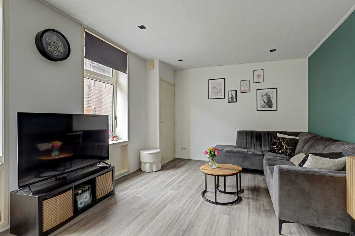 Tussenwoning te koop: Stationsweg 83, Sliedrecht