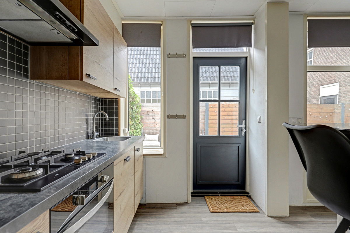 Tussenwoning te koop: Stationsweg 83, Sliedrecht