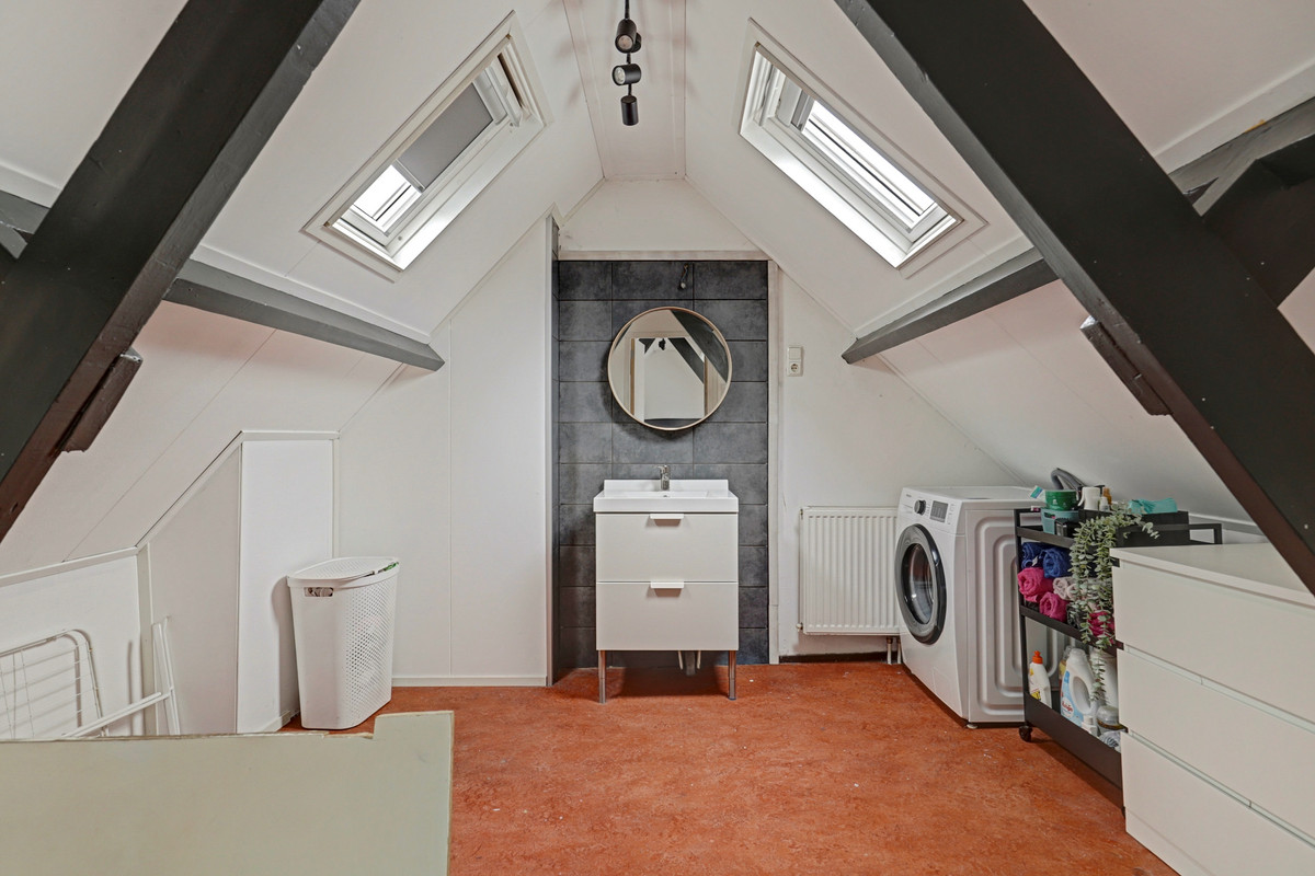 Tussenwoning te koop: Stationsweg 83, Sliedrecht