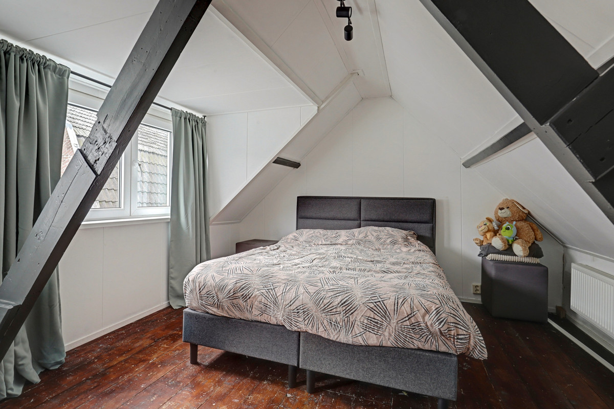 Tussenwoning te koop: Stationsweg 83, Sliedrecht