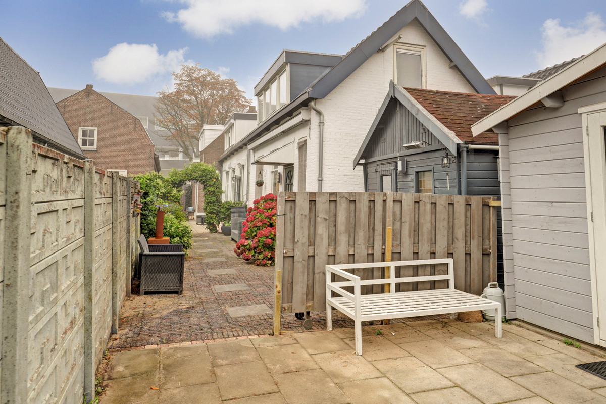 Tussenwoning te koop: Stationsweg 83, Sliedrecht