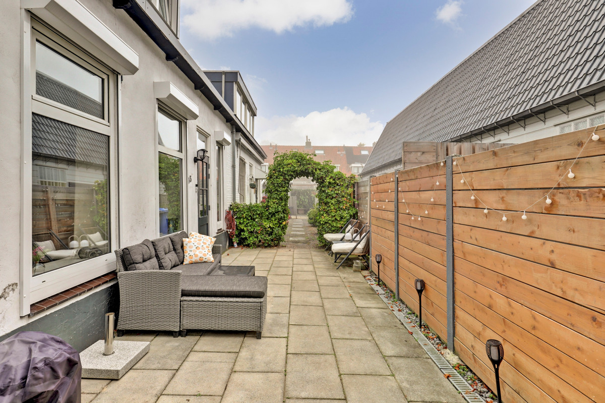 Tussenwoning te koop: Stationsweg 83, Sliedrecht