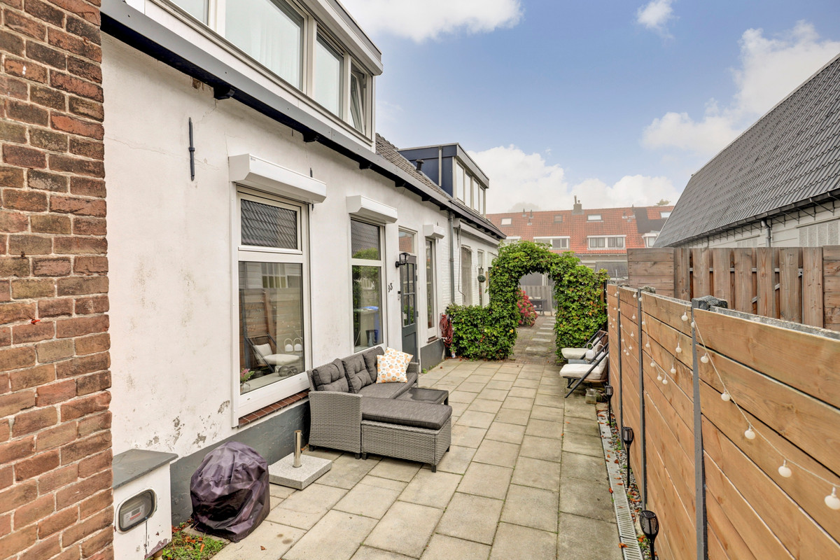 Tussenwoning te koop: Stationsweg 83, Sliedrecht