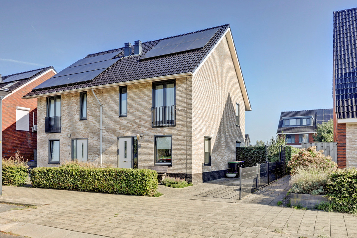 Twee-onder-één-kap te koop: Uraan 48, Zeewolde