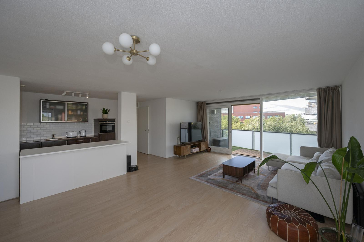Appartement te koop: Marga Klompéhof 71, Almere