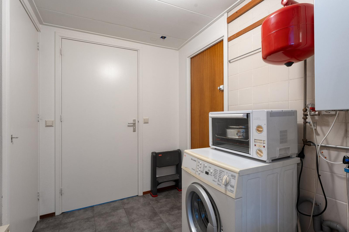 Tussenwoning te koop: Voltastraat 11, Hoogeveen