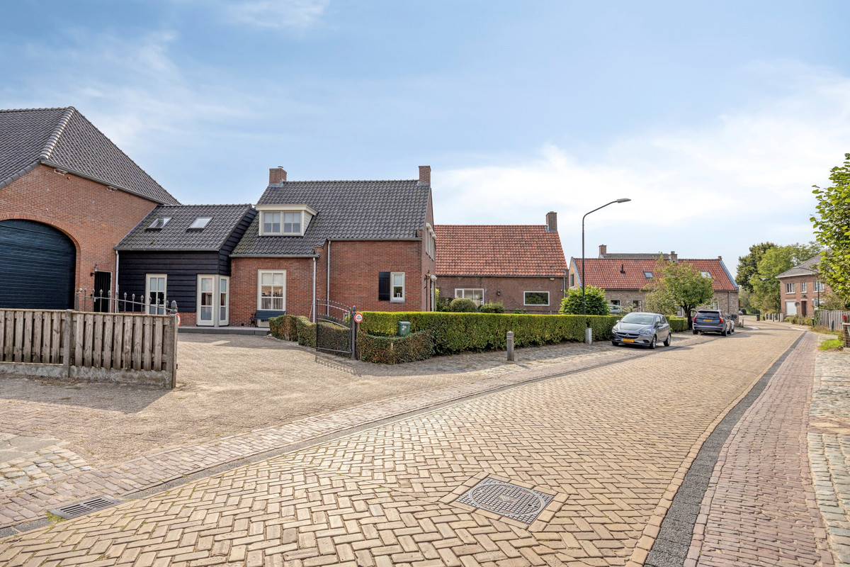 Vrijstaande woning te koop: Bergenstraat 3A, Raamsdonk