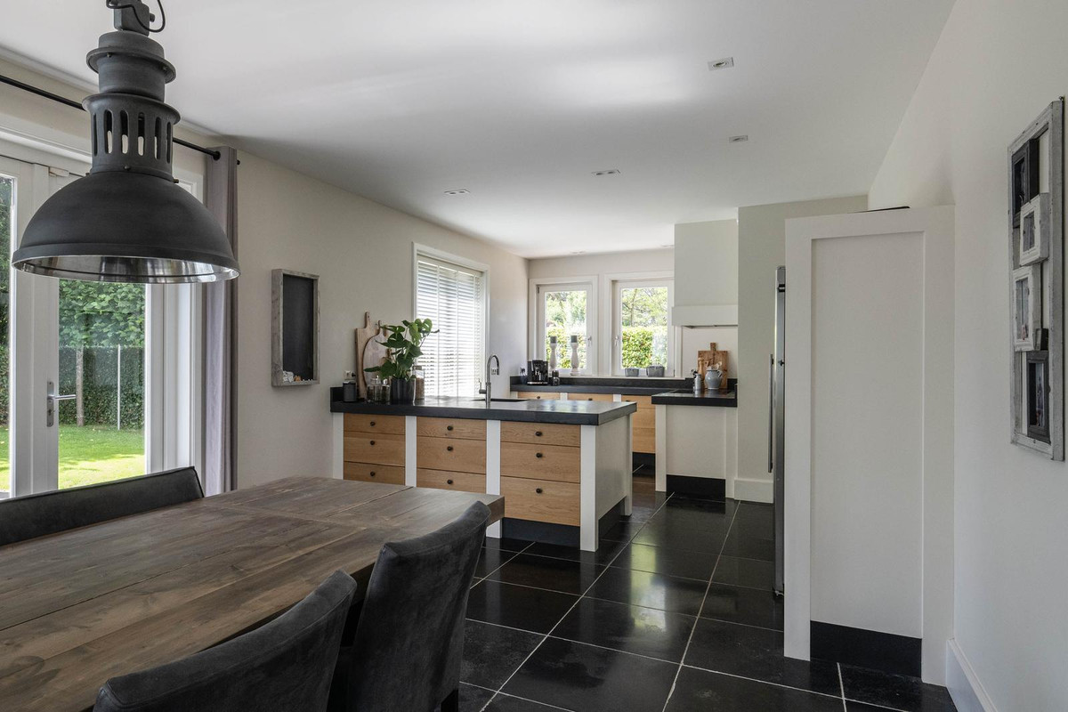Vrijstaande woning te koop: Nassaustraat 7, Barendrecht