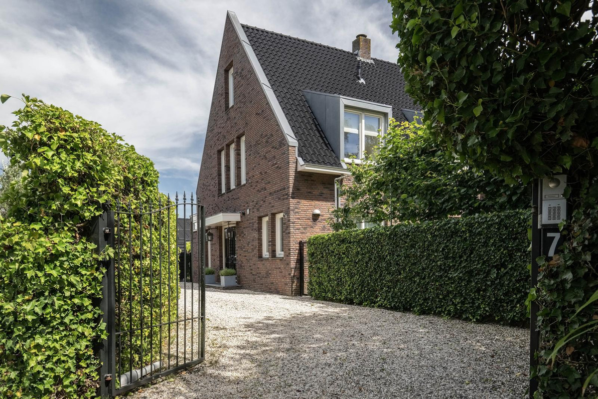 Vrijstaande woning te koop: Nassaustraat 7, Barendrecht