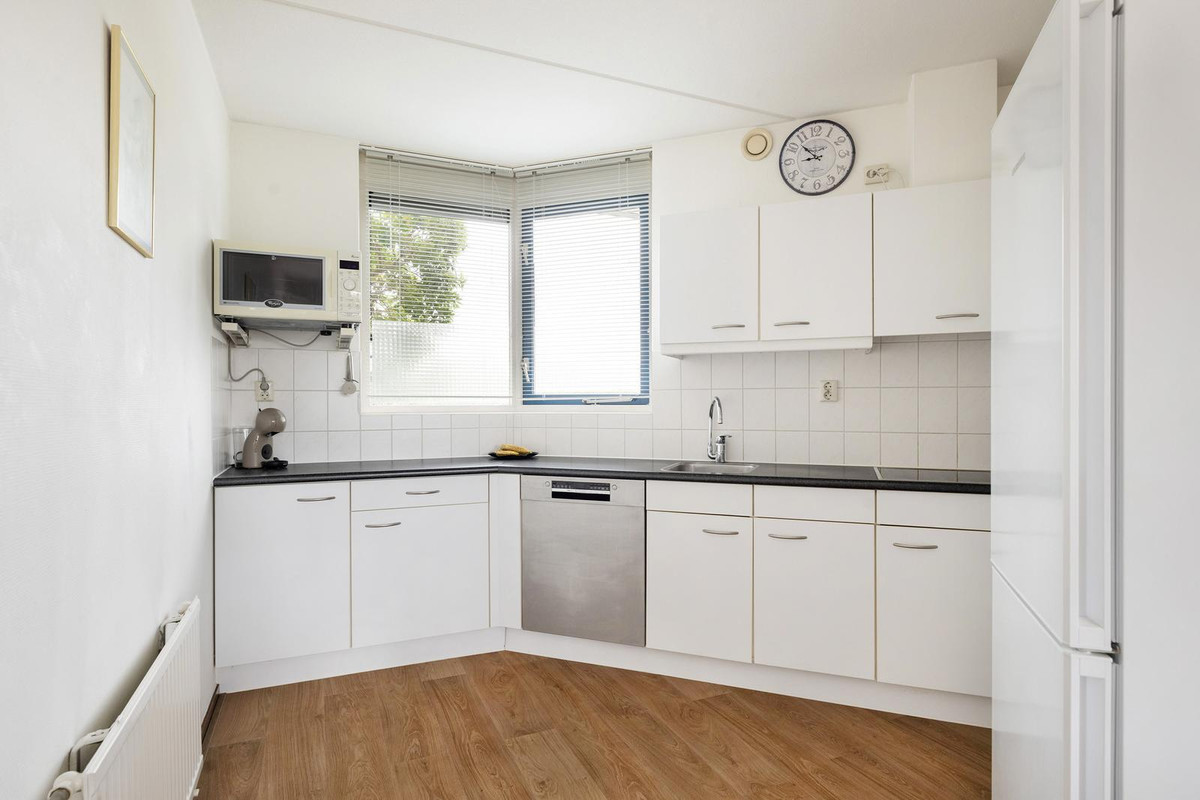 Tussenwoning te koop: Van der Meulenstraat 21, Barendrecht