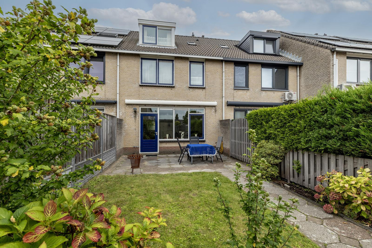 Tussenwoning te koop: Van der Meulenstraat 21, Barendrecht
