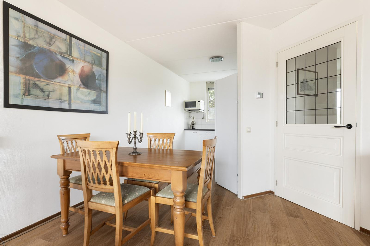 Tussenwoning te koop: Van der Meulenstraat 21, Barendrecht