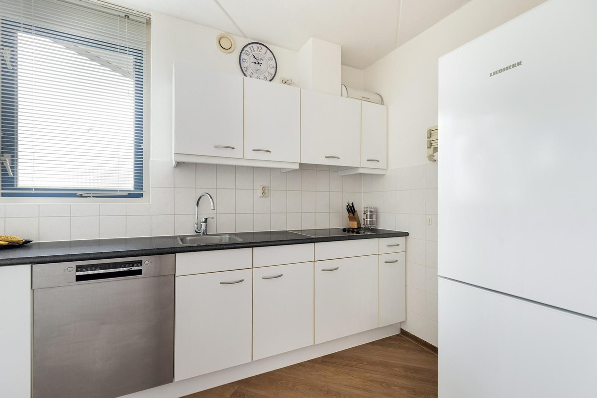 Tussenwoning te koop: Van der Meulenstraat 21, Barendrecht