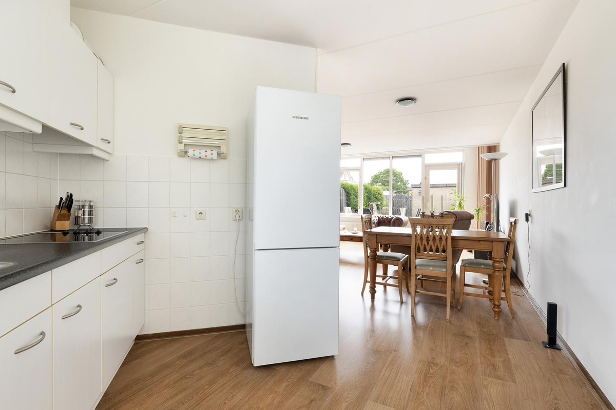 Tussenwoning te koop: Van der Meulenstraat 21, Barendrecht