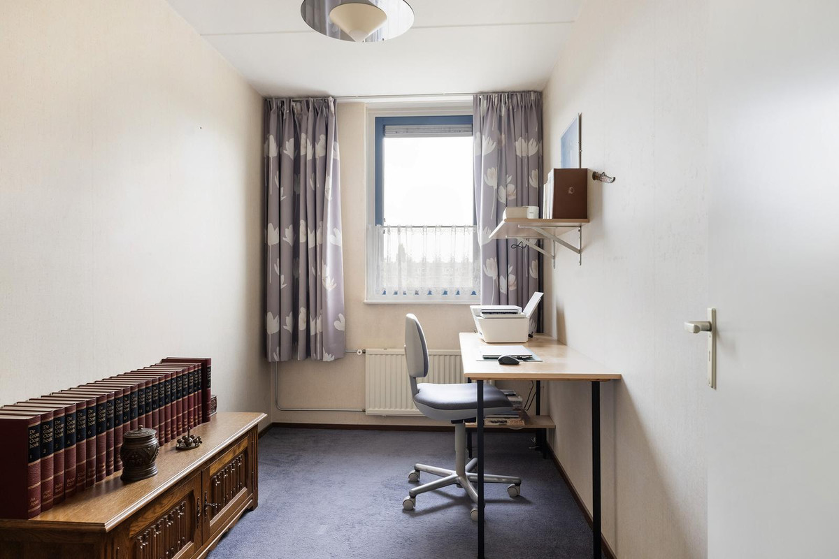 Tussenwoning te koop: Van der Meulenstraat 21, Barendrecht