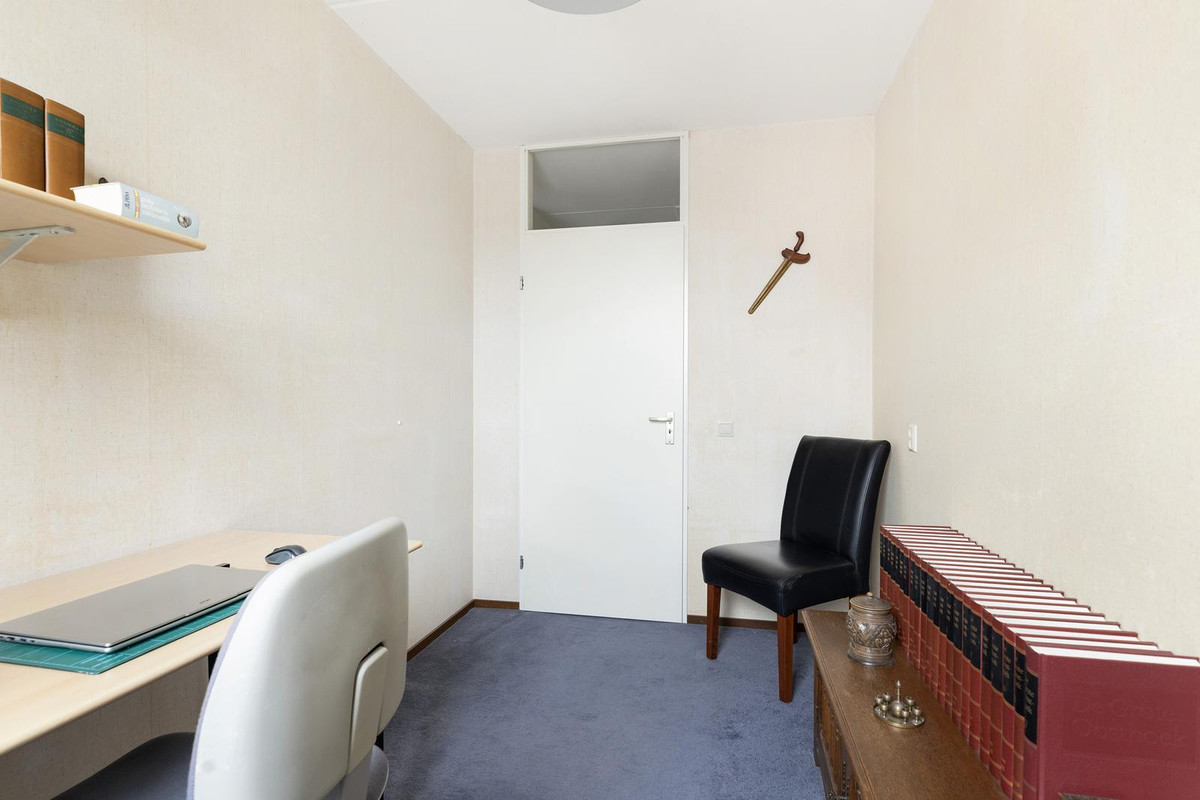 Tussenwoning te koop: Van der Meulenstraat 21, Barendrecht