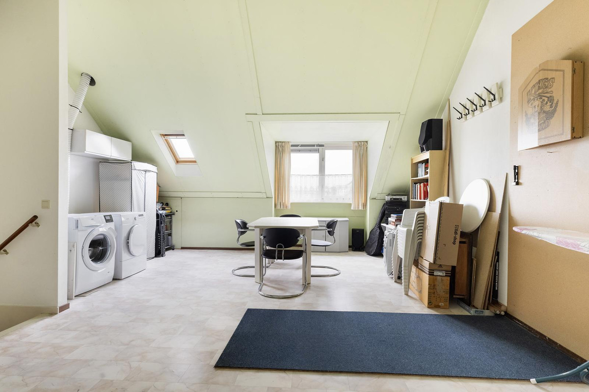Tussenwoning te koop: Van der Meulenstraat 21, Barendrecht