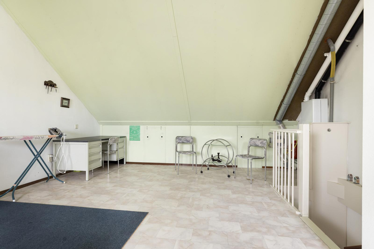 Tussenwoning te koop: Van der Meulenstraat 21, Barendrecht