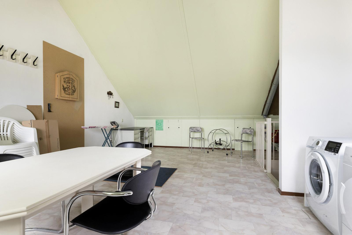 Tussenwoning te koop: Van der Meulenstraat 21, Barendrecht