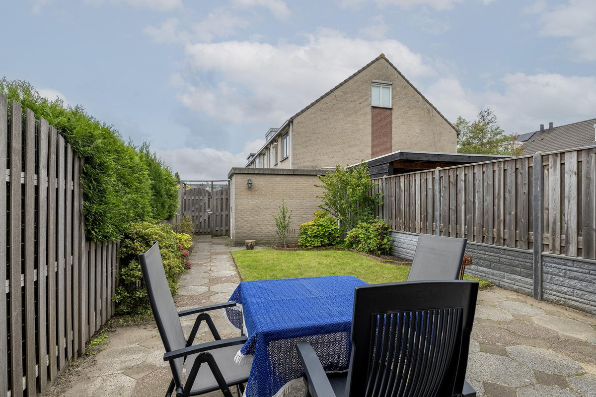 Tussenwoning te koop: Van der Meulenstraat 21, Barendrecht