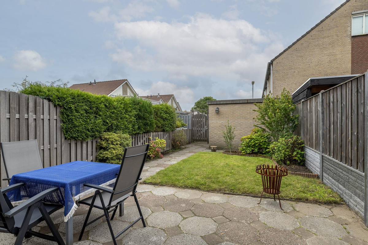 Tussenwoning te koop: Van der Meulenstraat 21, Barendrecht