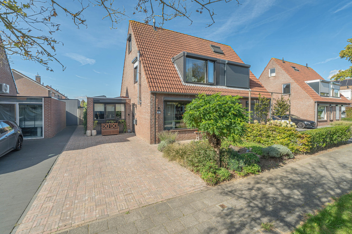 Twee-onder-één-kap te koop: Kerkpolder 43, Krabbendijke