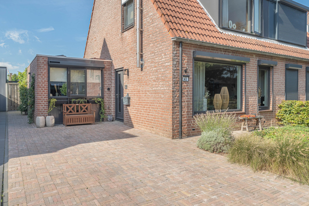 Twee-onder-één-kap te koop: Kerkpolder 43, Krabbendijke