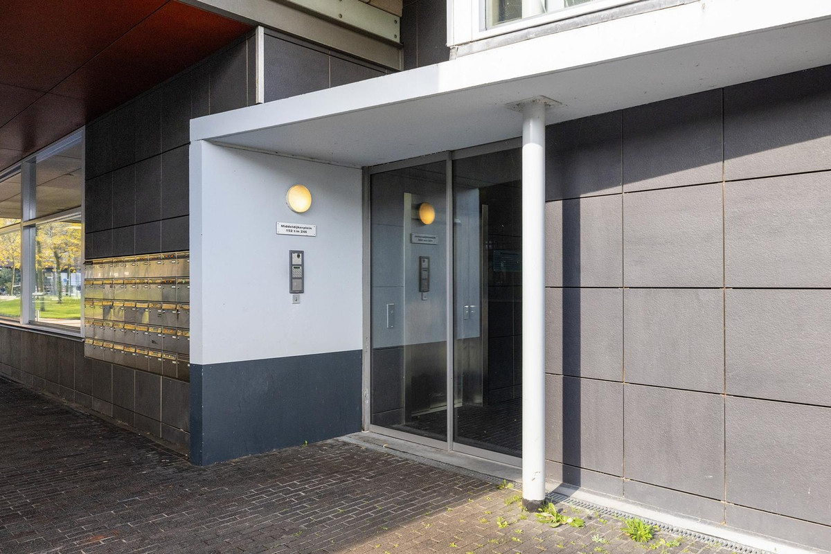 Appartement te koop: Middeldijkerplein 224, Barendrecht