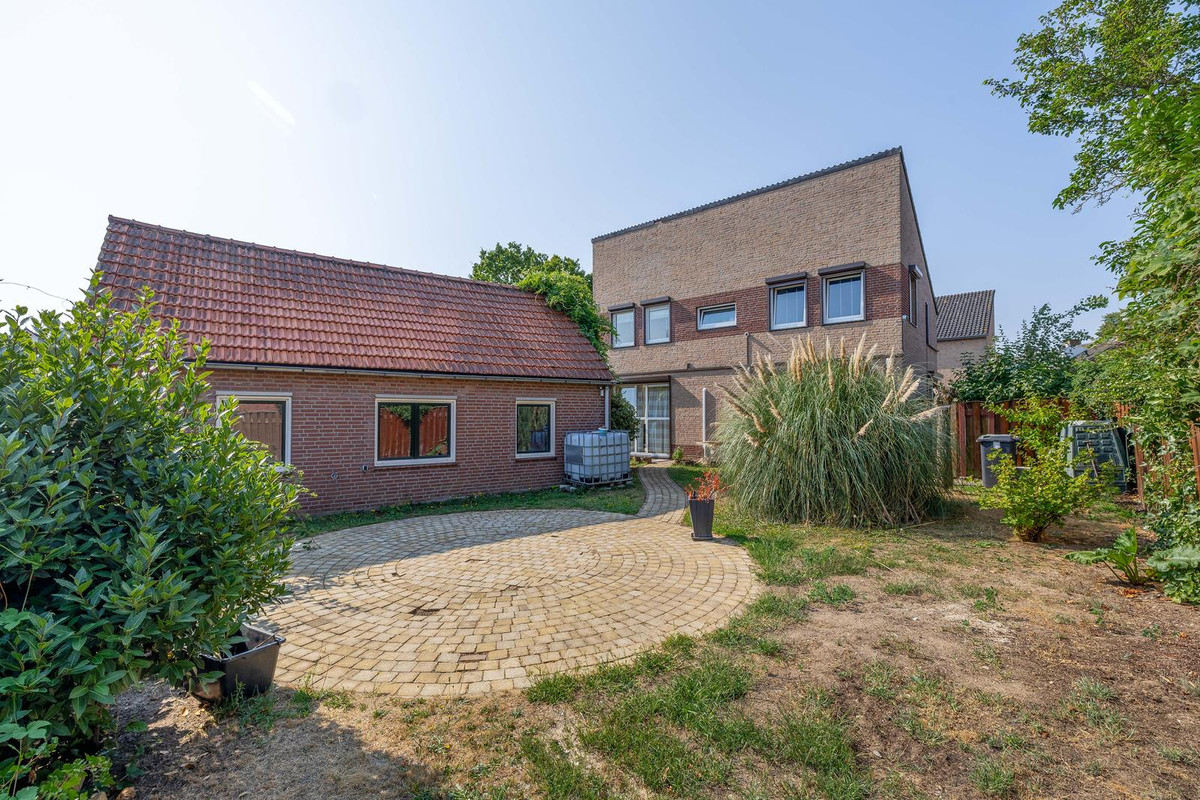 Twee-onder-één-kap te koop: Jacob Catsstraat 84, Venlo
