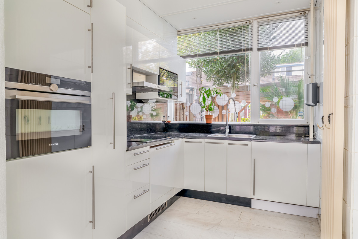 Hoekwoning te koop: Loevestein 16, Zwijndrecht