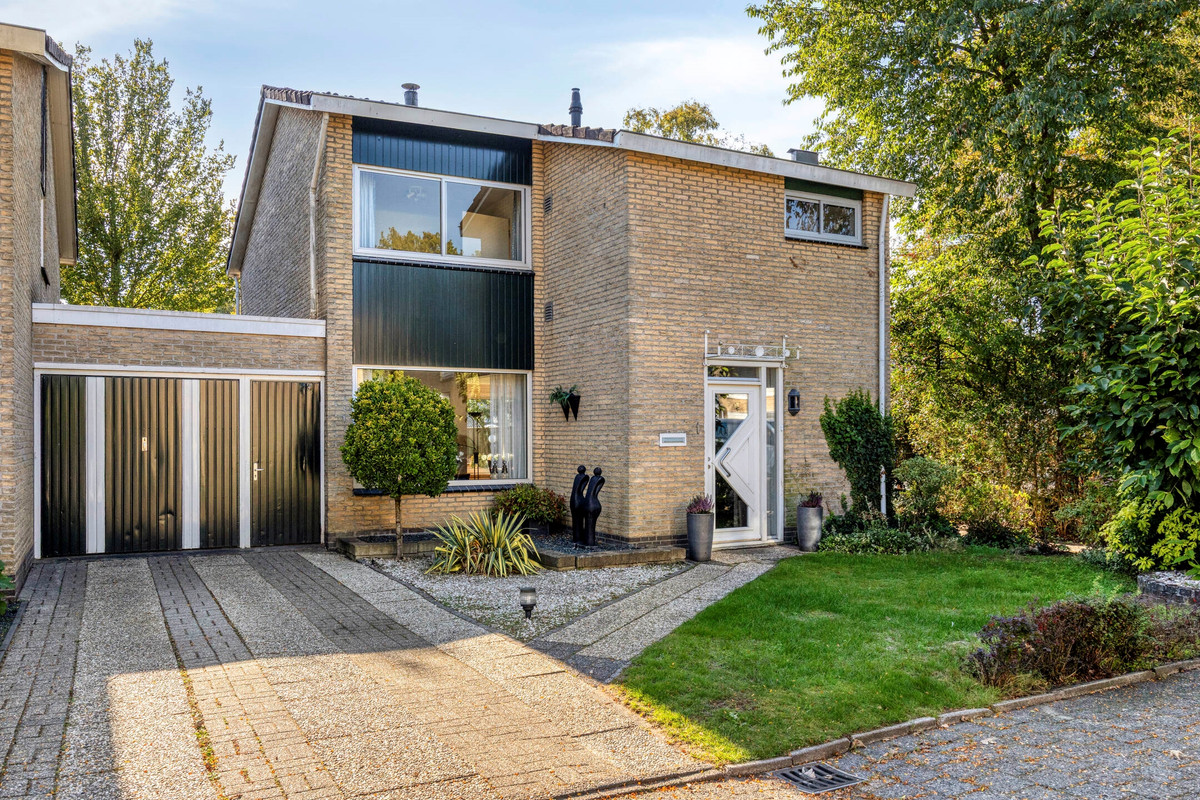 Twee-onder-één-kap te koop: Kruijskamp 1, Oldenzaal