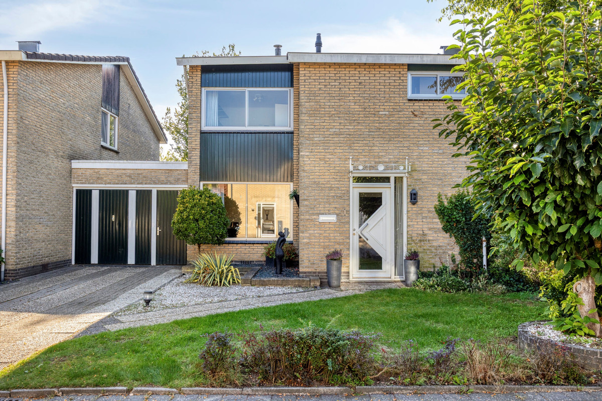 Twee-onder-één-kap te koop: Kruijskamp 1, Oldenzaal