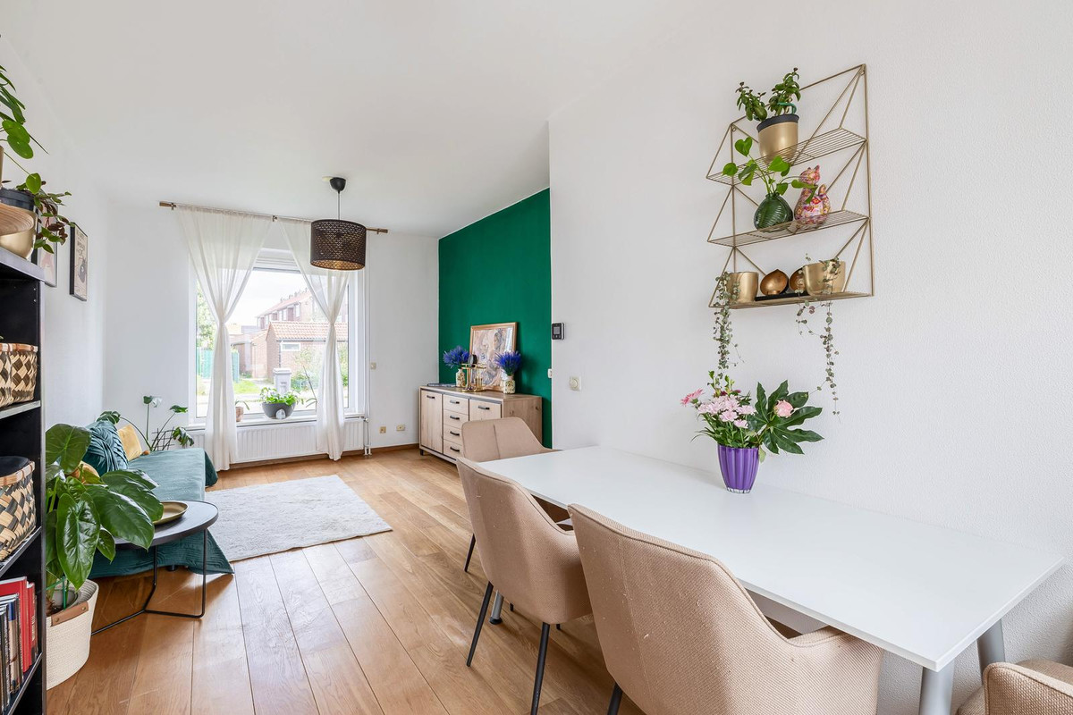 Tussenwoning te koop: van Kleefstraat 10, Tegelen