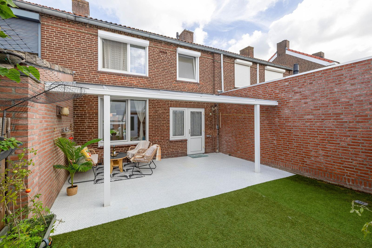 Tussenwoning te koop: van Kleefstraat 10, Tegelen