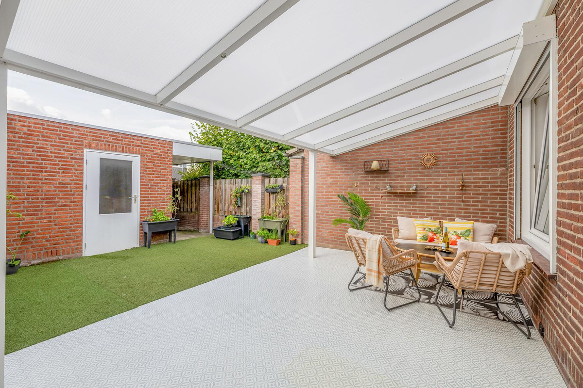 Tussenwoning te koop: van Kleefstraat 10, Tegelen