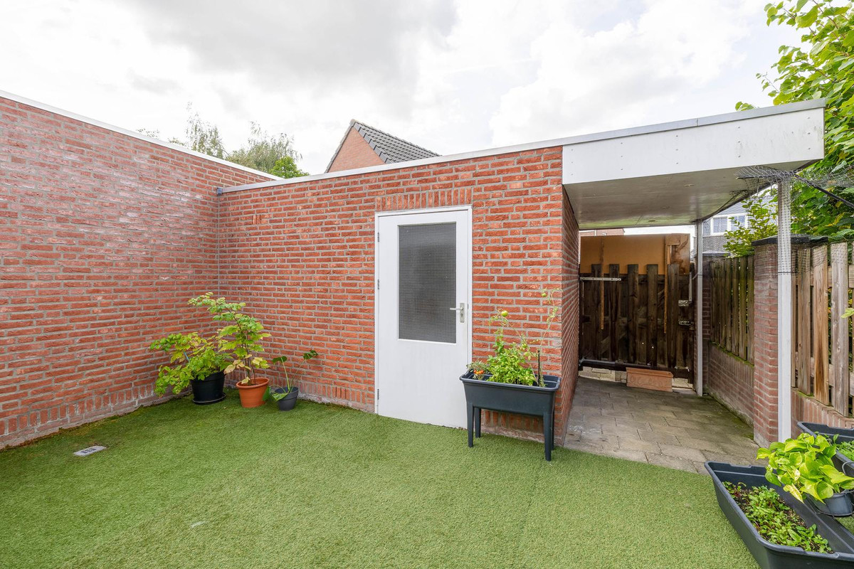 Tussenwoning te koop: van Kleefstraat 10, Tegelen
